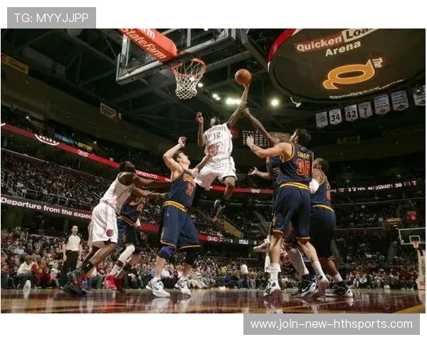 亨德森一条龙冲刺完成换手上篮